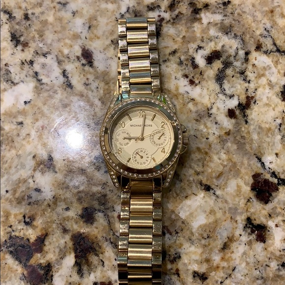 Michael Kors gold watch - Picture 2 of 8